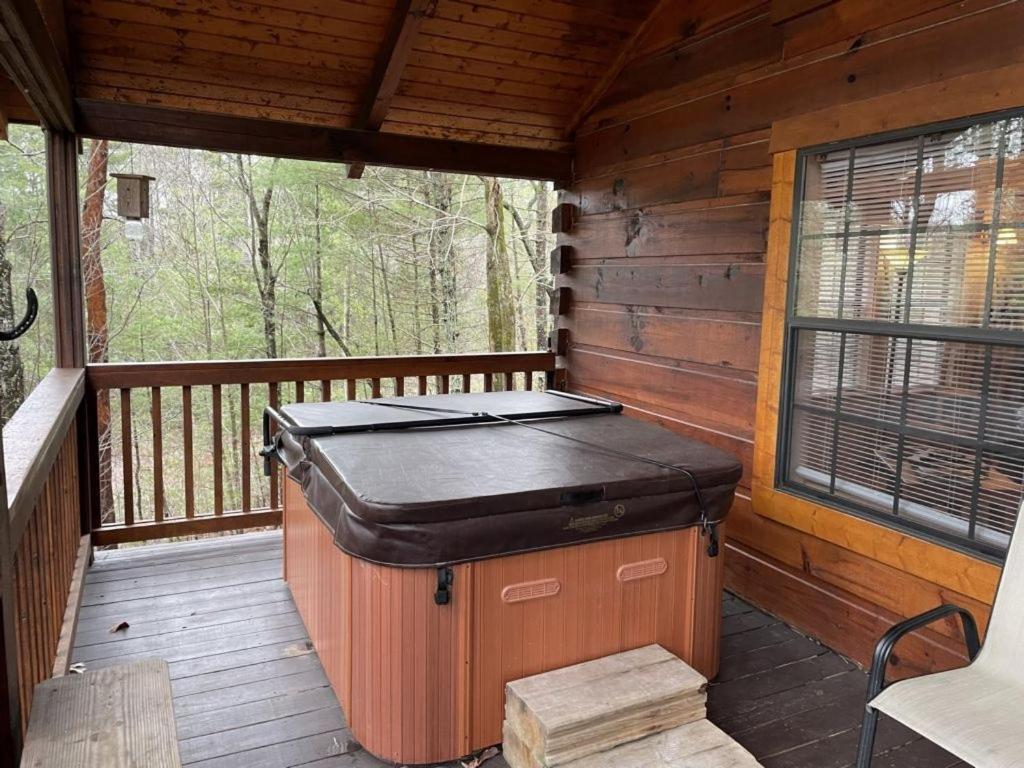 Crazy Bear - Motorcycle Friendly Home With Hot Tub And Grill Tellico Plains Exterior foto